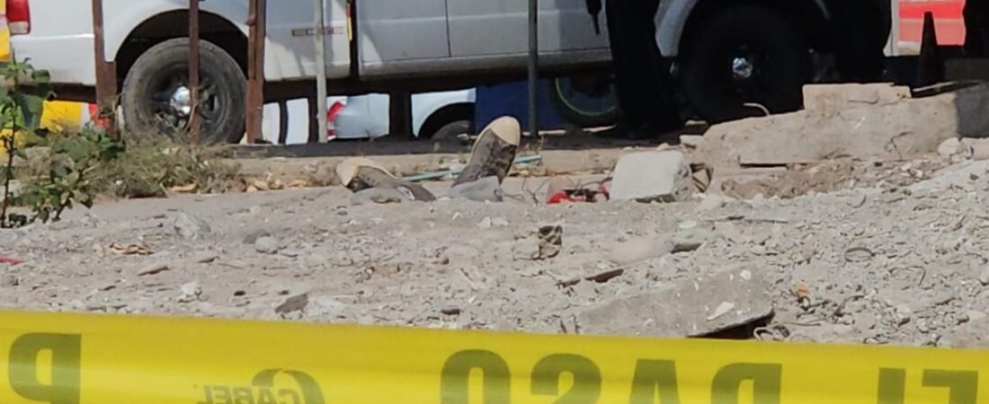 Explosión en Mazatlán investigan ataque con artefacto artesanal contra auto estacionado